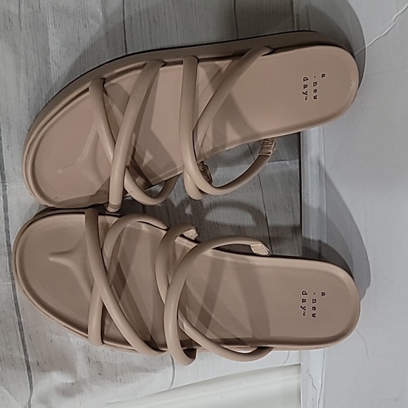 A .new day womens slides - Picture 4 of 6